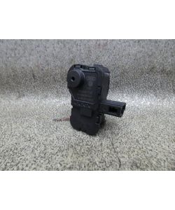 Stellmotor ZV Tankklappe 7P0810773D 143Tkm Skoda Octavia 5E 2.0 TDI 16.1731.028