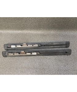 Halter Sitz 2-te Reihe hinten links Schiene Hyundai H-1 Travel 12.1977.122
