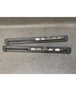 Halter Sitz 2-te Reihe hinten rechts Schiene Hyundai H-1 Travel 12.1977.123