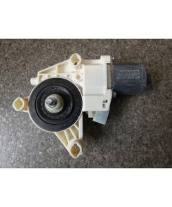 Fensterhebermotor VR vorne rechts A2469065200 Mercedes W246 B200 13.1835.196