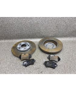 Bremsscheiben vorne Bremsklötze 43Tkm BMW F45 218i 2er 18.1990.116