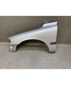 Kotflügel vorne links Silber Metallic 426 def Volvo V70 II 2.4 D5 03.1992.140