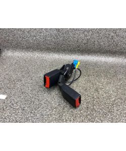 Gurtschloss hinten A1768600469 307738900 190Tkm Mercedes CLA W117 16.2020.018