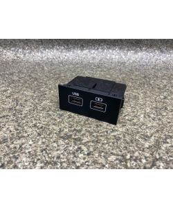 Anschluss Buchse USB 89700-36500 SsangYong Rexton II YK Facelift 21.2039.144