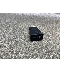 Anschluss Buchse USB A2478203802 80Tkm Mercedes W177 A250E Hybrid 21.2042.086