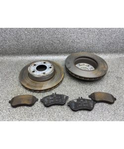 Bremsscheiben vorne links rechts Bremsklötze 286 mm Mercedes W204 13.2024.055